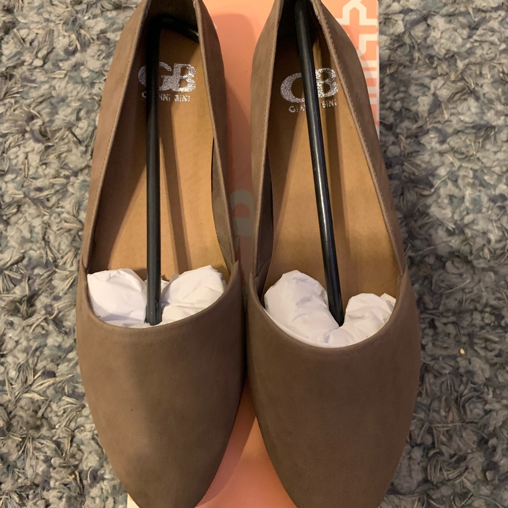 GB Flats Women Size 8.5